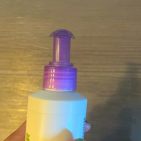 NWT Trio of Leave-in Hair Treatment: Dove/MATRIX Biolage/Shea Moisture - Picture 7 of 8